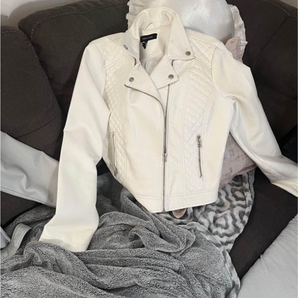 Jackets - Picture 3 of 4